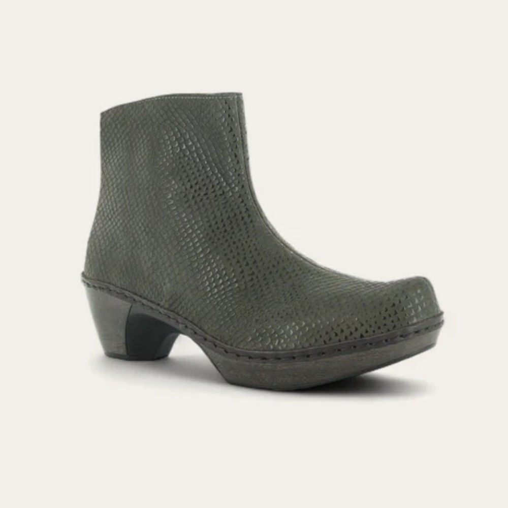 NWOB Naot Almeria Brown Croc Leather Heeled Bootie Voyage Collection